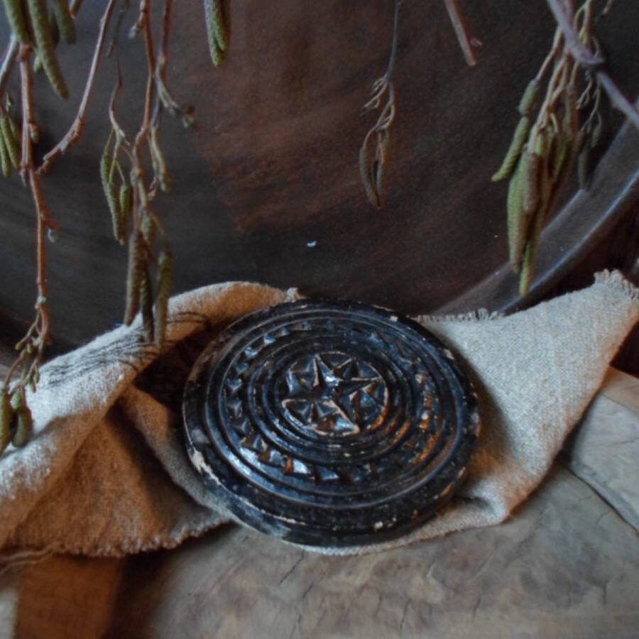 Authentieke mandala kaarsenhouder onderzetter gemaakt van speksteen 15 cm