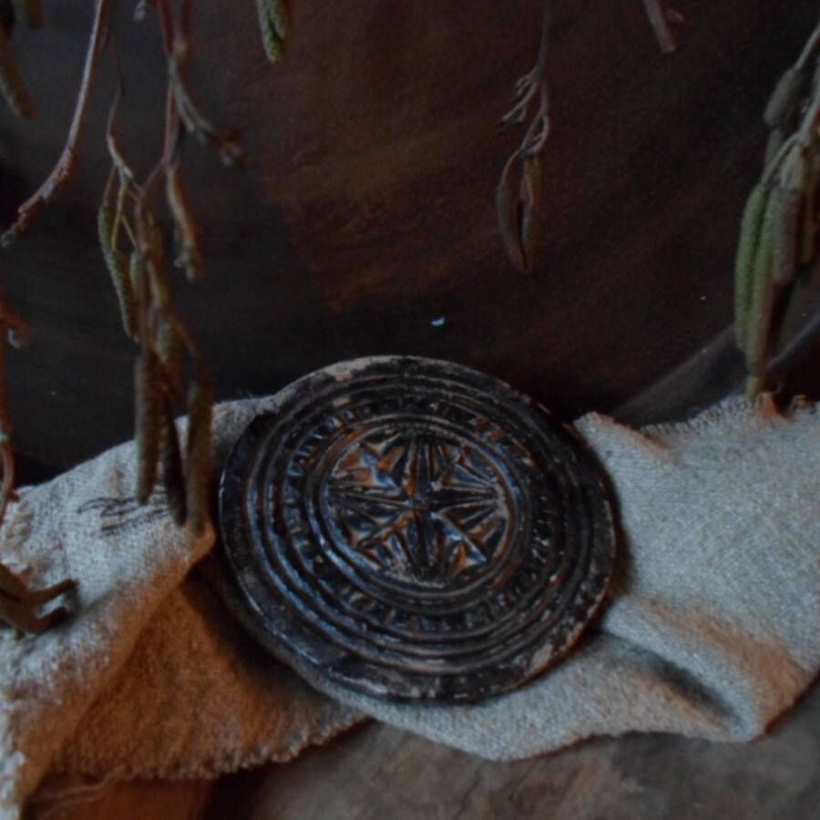 Authentieke mandala kaarsenhouder onderzetter gemaakt van speksteen 16 cm