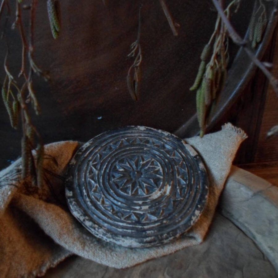 Authentieke mandala kaarsenhouder onderzetter gemaakt van speksteen 16 cm