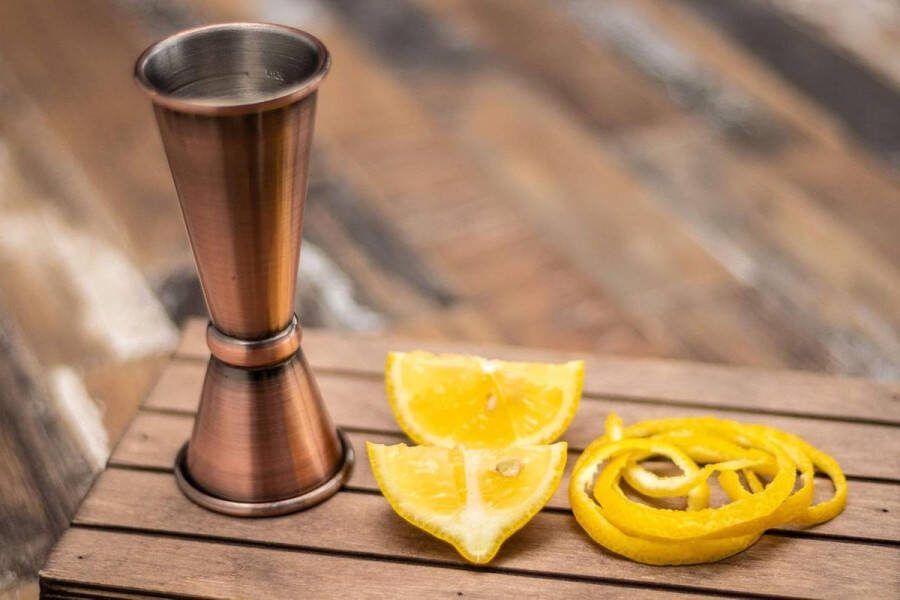 Barmaatje jigger cocktail ingredients antique copper high quality 2.5cl 5cl double size inner dimensions 1.5cl 3.5cl need content in html Barmaatje