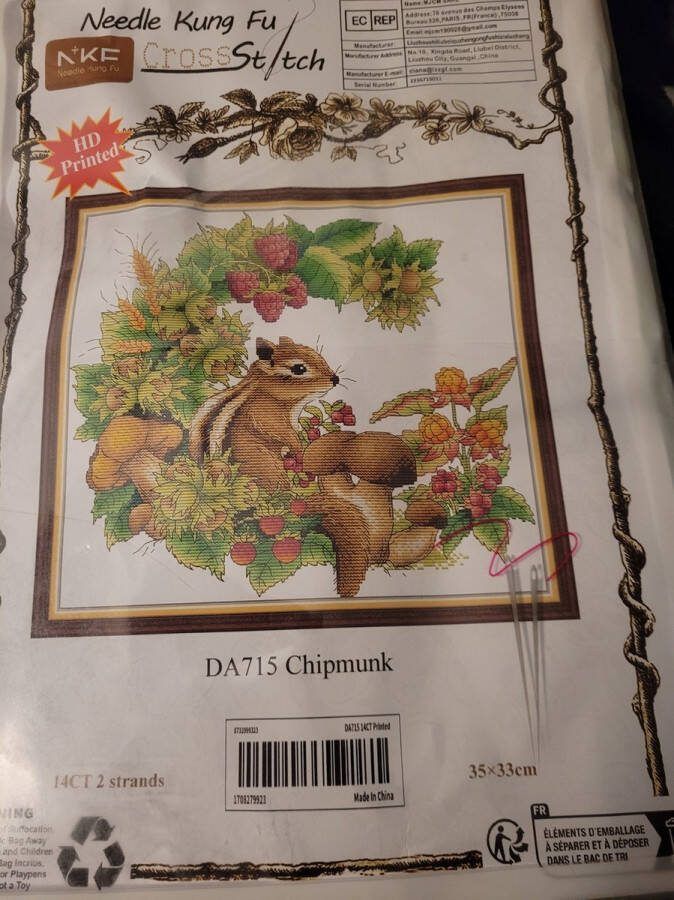 Borduurset- Cross stitch chipmunk eekhoorn 33x35 cm