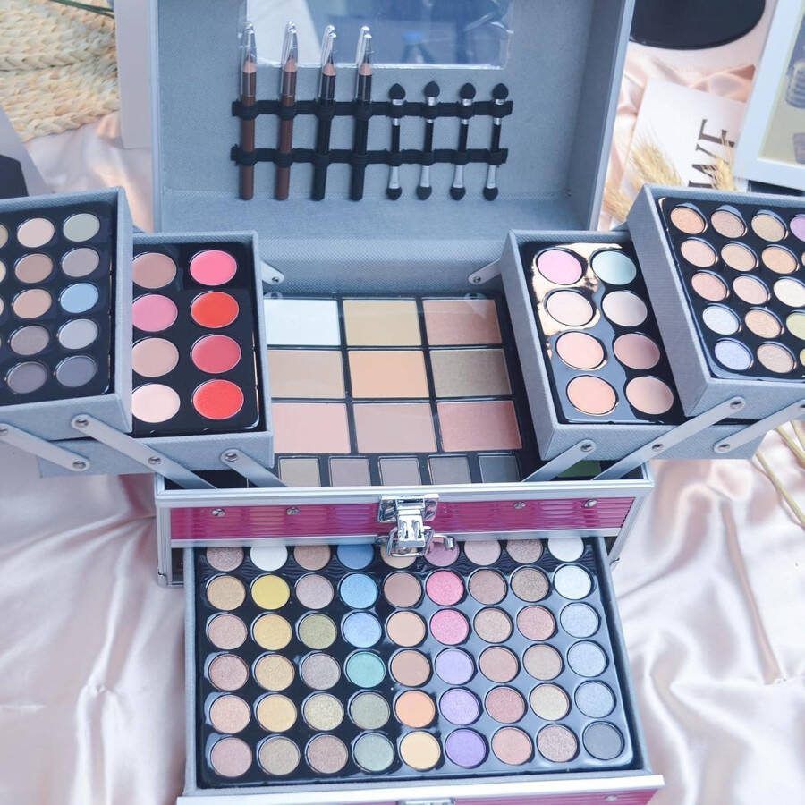 Complete Make-up koffer 132 kleuren alles in één make-upset voor beginners of professionals met oogschaduw lipgloss rouge make-upset compleet met openkoffer Complete Make up koffer