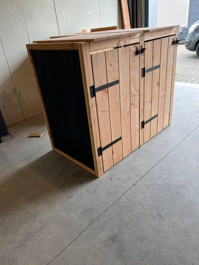 Containerombouw kliko ombouw zwarte zijkant Douglas DICHTE ACHTERKANT LET OP GEEN BOUWPAKKET WORDT KANT EN KLAAR GELEVERD Dus geen gedoe van zelf in elkaar zetten -Kliko Ombouw voor 2 containers Containerberging Containerkast enkel -Container berging