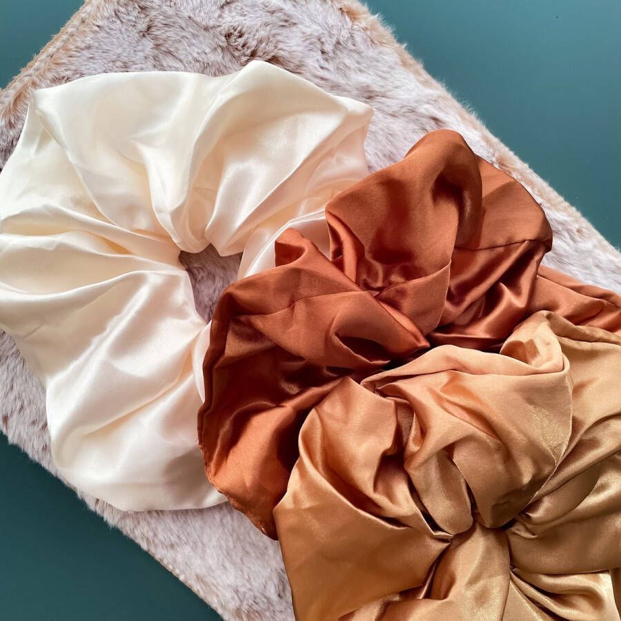 Cute Vibes Satin jumbo XXL Scrunchie 20CM Ballerina look extra groot haarelastiek Wit Ivoor strik