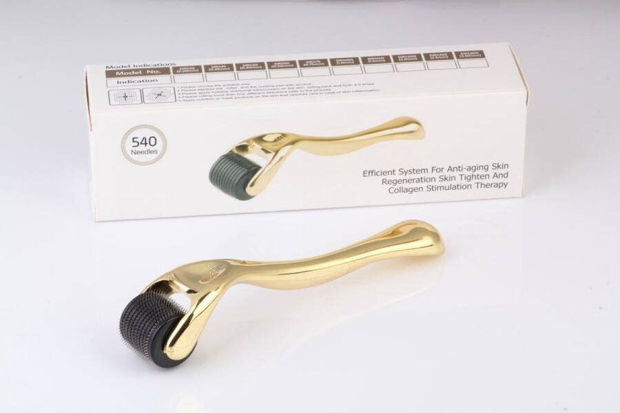 Dermaroller anti-ageing vernieuwen van de huid 0.5mm 540 naaldjes Goud Baardroller