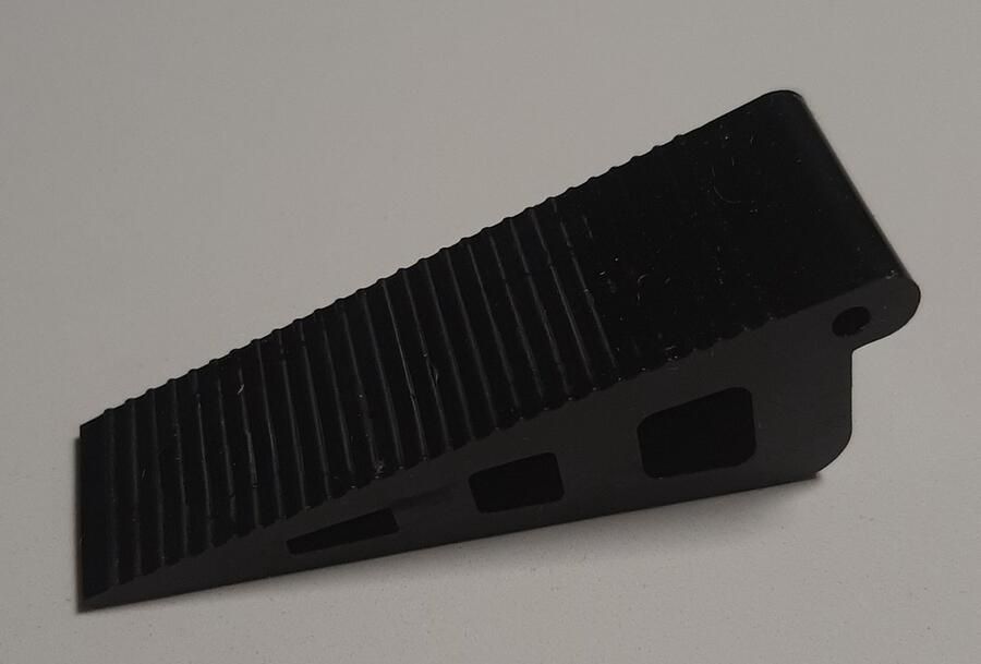 Deurstopper zwart kunststof klein 3x7 cm 2 cm hoog wig voor deur small