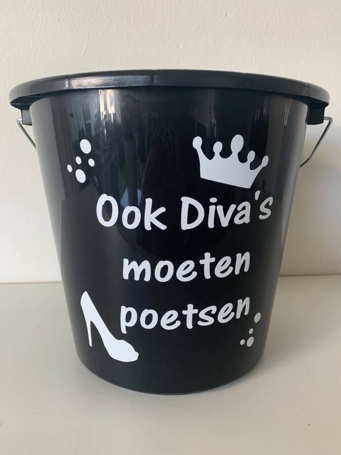 Emmer: Ook diva's moeten poetsen. Huishoudemmer 5 Liter zwart. Verjaardag
