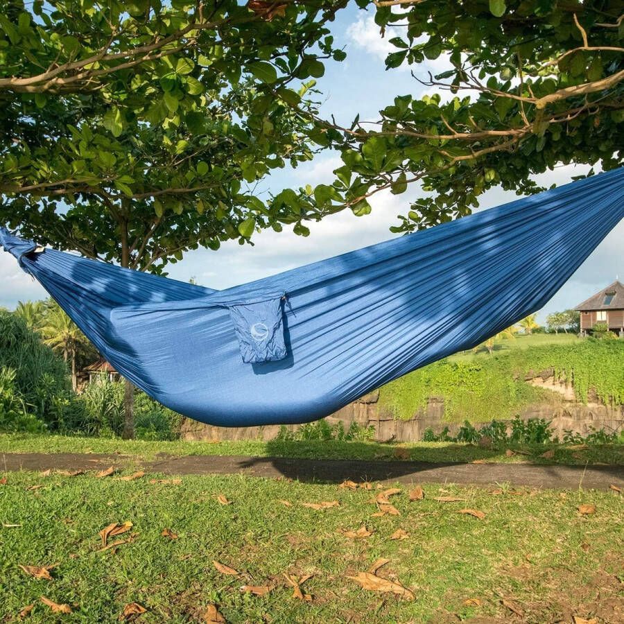 Fairtrade & handgemaakte compacte lichtgewicht hangmat KONINGSBLAUW voor reizen kamperen en dagelijks gebruik 3 2 * 1 55 m slechts 480 g gemaakt van parachutezijde opstelling < 1 min