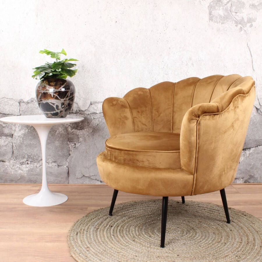 DS4U Feliz Fauteuil Velvet Goud Stijlvol Luxueus en Trendy Zachte Velours Bekleding voor een Klassieke en Hippe Uitstraling Compact en Comfortabel Karakteristieke Pootjes in Goud of Zwart Dik Zitkussen en Heerlijk Zachte Armleuningen