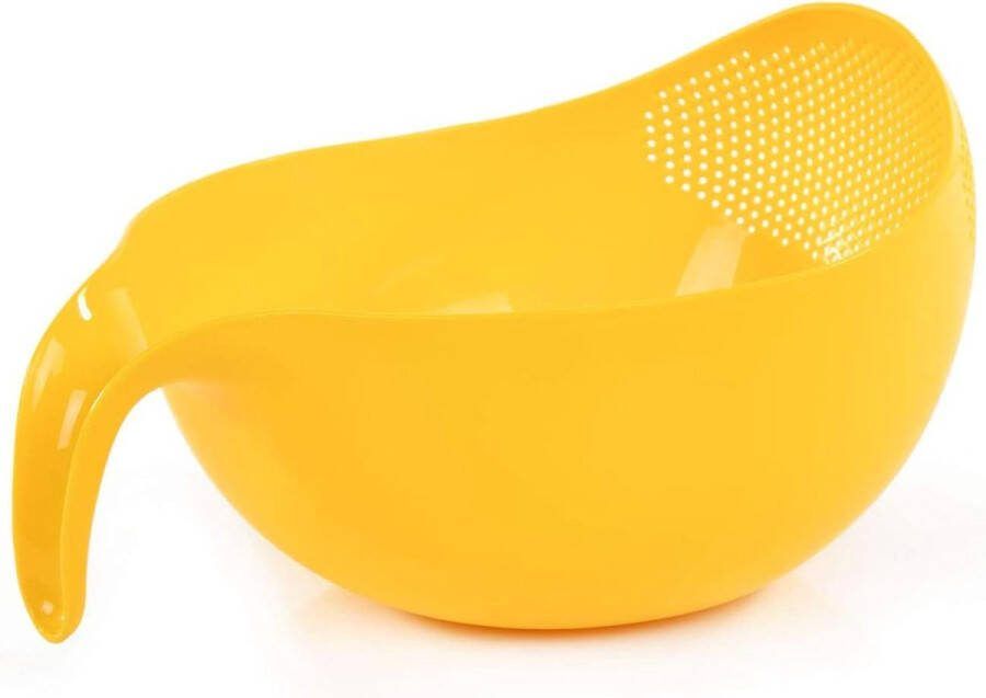 Gele rijst vergiet lichtgewicht zeef voor het schoonmaken van bonen fruit en groenten