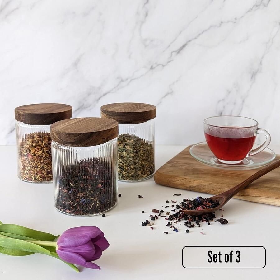 Geribbelde glazen potten stapelbaar en luchtdicht houten deksel voorraadbussen voor koekjes thee of suiker voor keuken voorraadkast bar of badkamer 800 ml set van 3