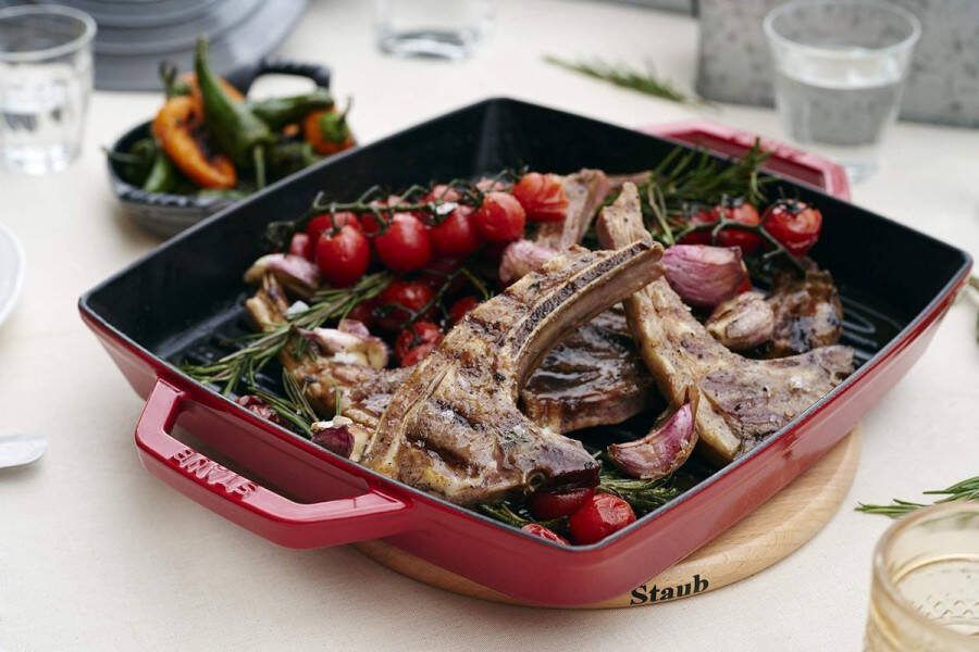 Gietijzeren grillpan met twee handgrepen geschikt voor inductie vierkant 23 cm kersenrood