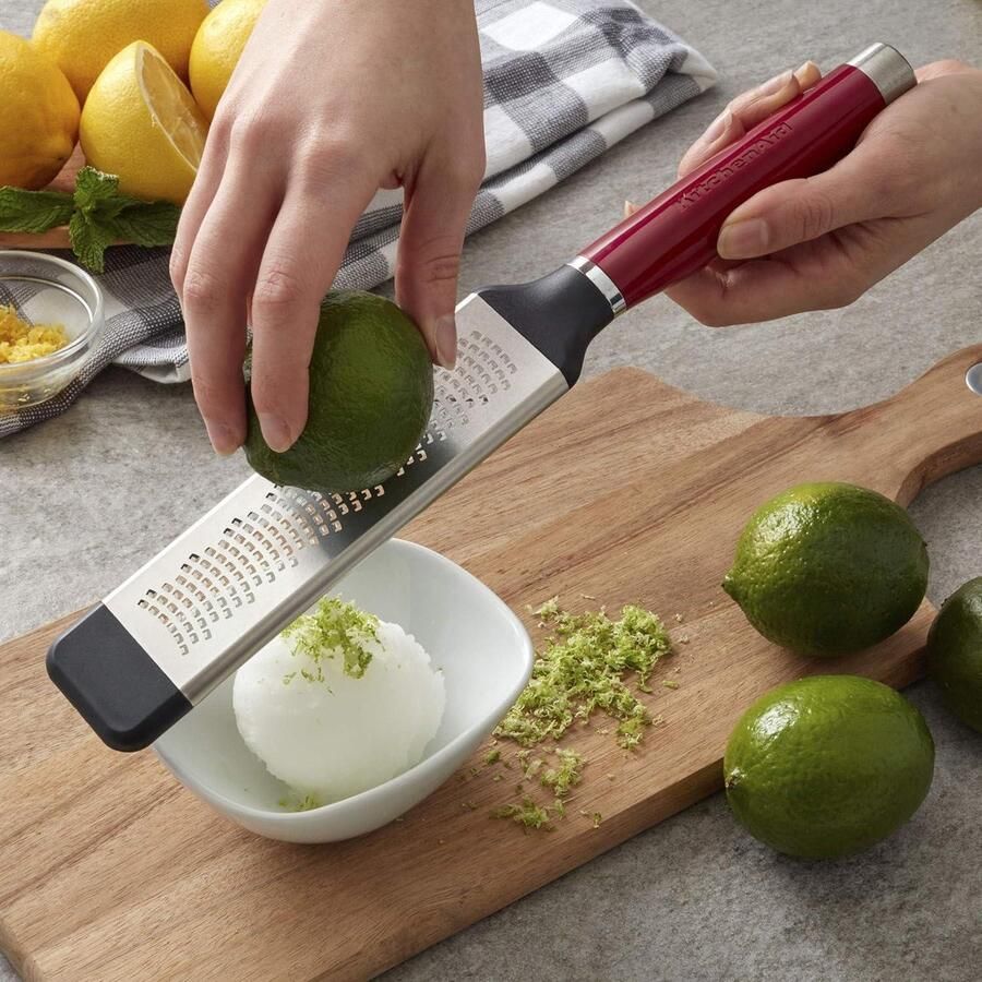 Gourmet geëtste fijne rasp roestvrij staal rood keukenhulpmiddel voor kaas en groentenprep