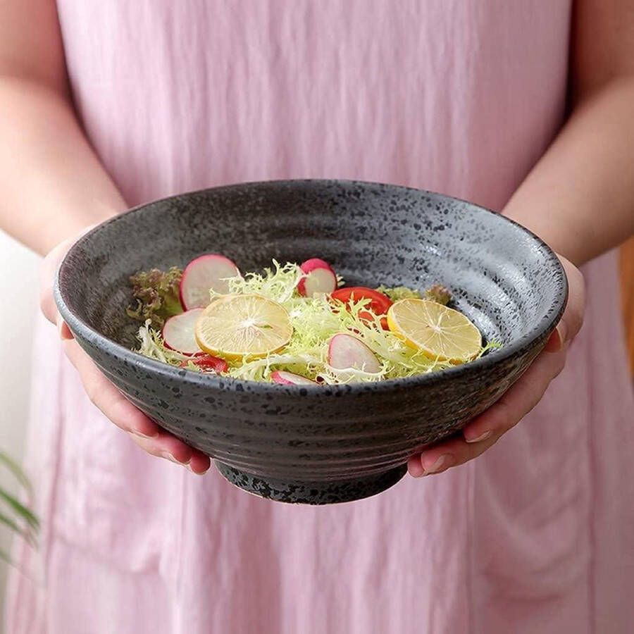 Grote keramische slakom handgemaakte ronde kom voor soep salade en granen 23 cm