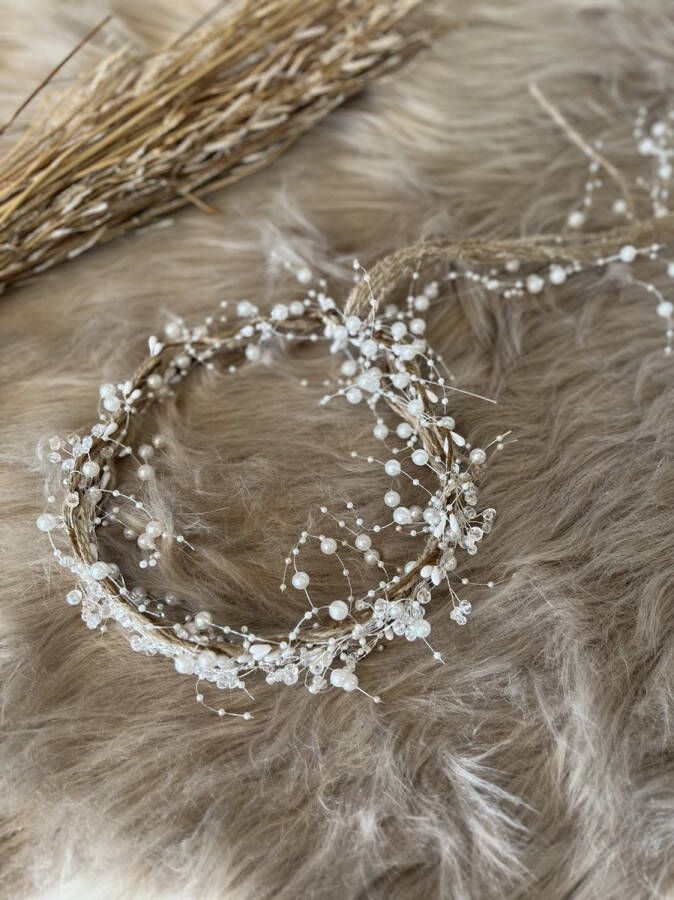 Haarband bruid diadeem-bruidsaccessoires-haarstreng-handgemaakte haaraccessoires-ivoorkleur-pareltjes-bruid-bruiloft-vrijgezellenfeesten-bruidsmeisje-fotoshoot-macramé koord