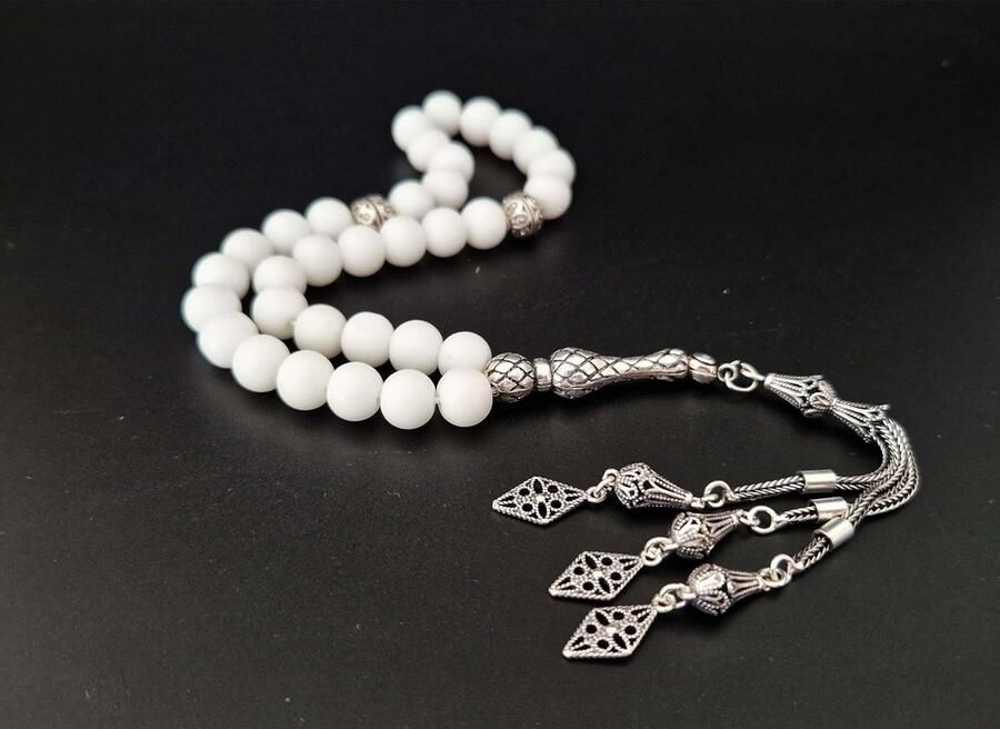 Handgemaakte natuursteen tesbih met Klauw tassel 925 zilver -Mat Witte agaat met 925 Zilver Kwastjes Specifieke vorm Aantal kralen 33 Diameter kralen 8MM