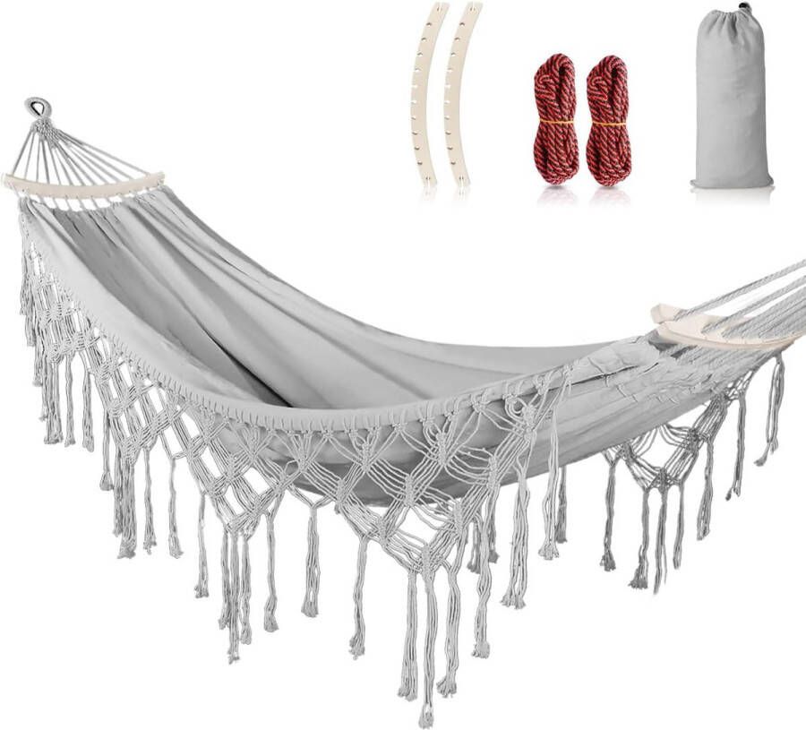 Hangmat met kwasten franjes gebogen houten stang bevestigingsriemen en draagtas voor outdoor balkon terras tuin