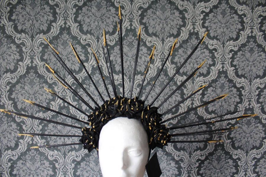 Headpiece Zwarte spikes met rozen & gouden kaarsvet Bruid prinses haaraccessoire luxe diadeem Haarpin bloemen haarpin strass koningin maangodin godin