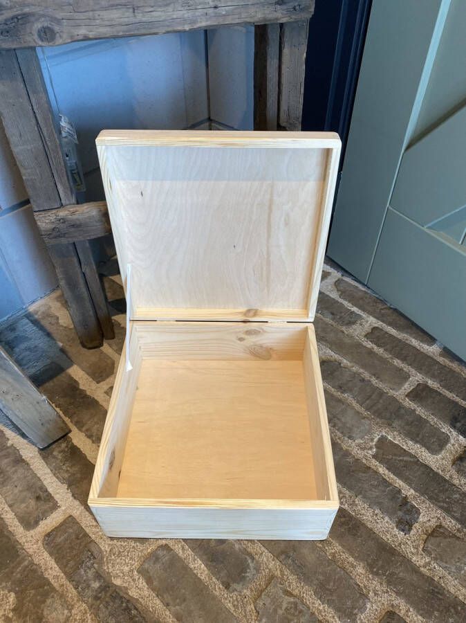 Houten kist met deksel en opdruk Mooie herinneringen ( hartjes ) maat 30x30x19 6 cm opbergkist met deksel