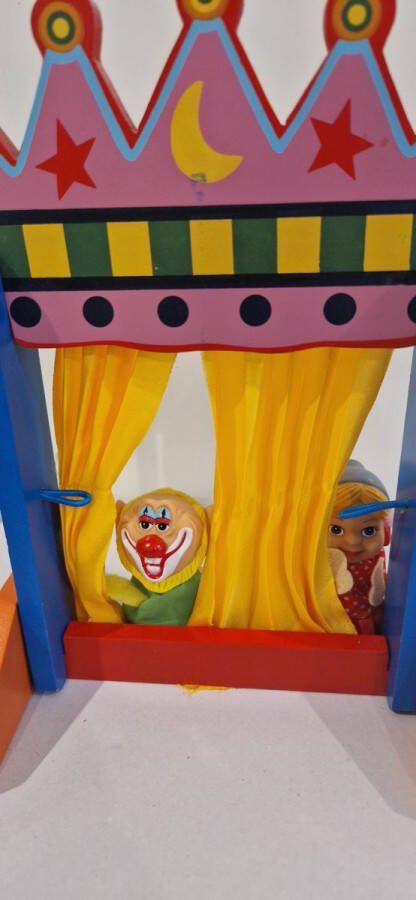 Houten mini theater met politie en meisje mini poppenkast- Poppentheater Voor Kinderen Met 6 Poppen Voor Jongens En Meisjes Poppenkast voor op tafel