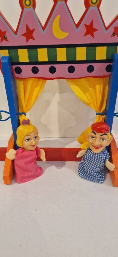 Houten mini theater met prins en prinses mini poppenkast- Poppentheater Voor Kinderen Met 6 Poppen Voor Jongens En Meisjes Poppenkast voor op tafel