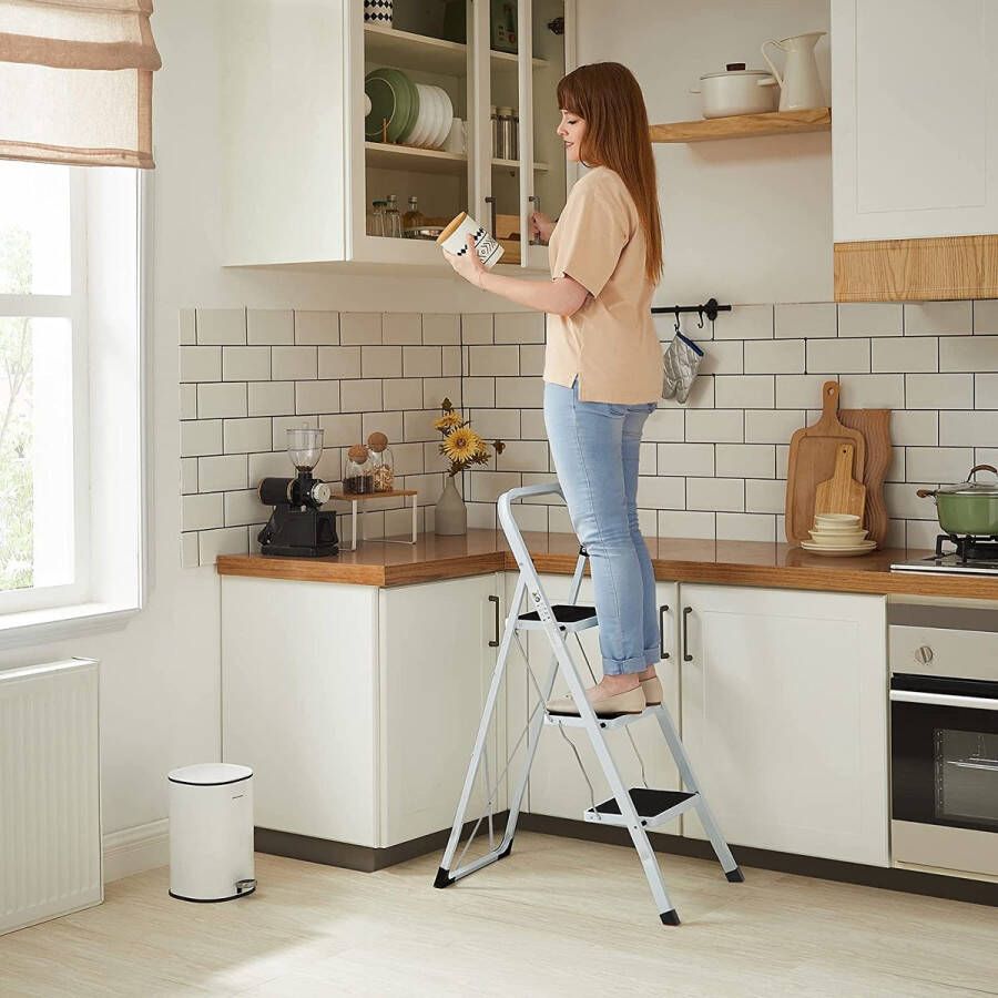 Huishoudtrap – small ladder – kitchen step – household step – mini ladder