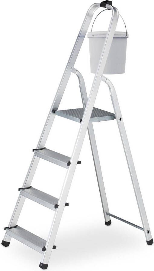 Inklapbare huishoudtrap met 4 treden lichtgewicht 125 kg met leuning HBD 137 x 43 x 75 cm keukentrap zilver zwart Ladder