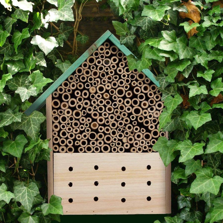 Insectenhotel Design insectenhotel met natuurlijke materiaal Voor bijen lieveheersbeestjes en vlinders Om op te hangen 9D x 27B x 30H centimeter