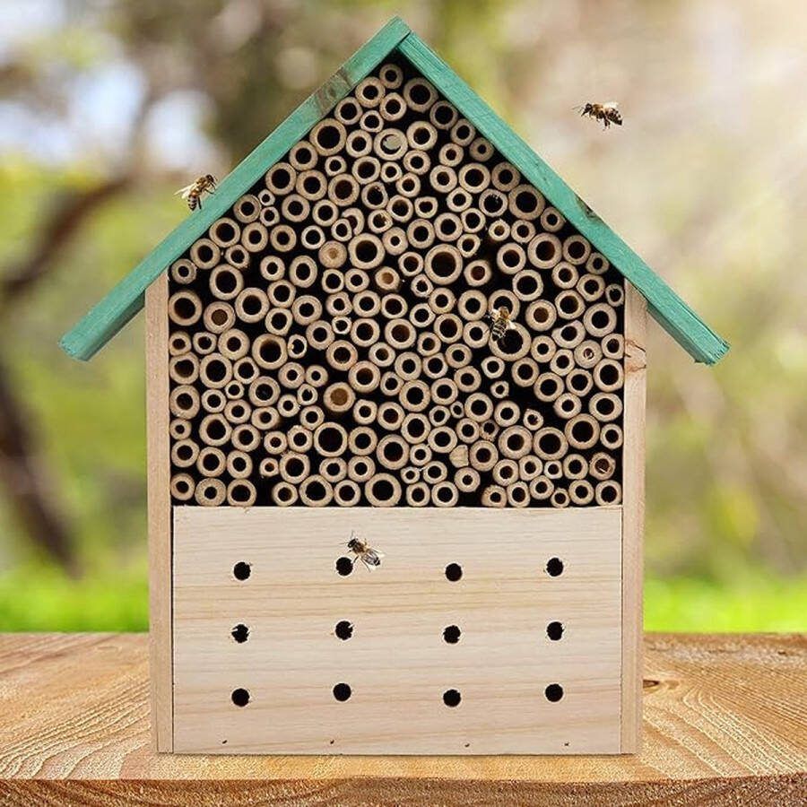 Insectenhotel Design insectenhotel met natuurlijke materiaal Voor bijen lieveheersbeestjes en vlinders Om op te hangen 30x27x9cm