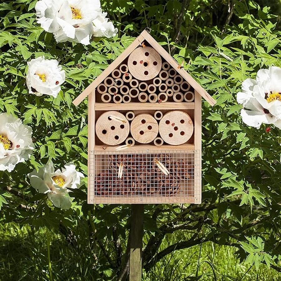 Insectenhotel Design insectenhotel met natuurlijke materiaal Voor bijen lieveheersbeestjes en vlinders Om op te hangen 33 x 24.5 x 7 cm