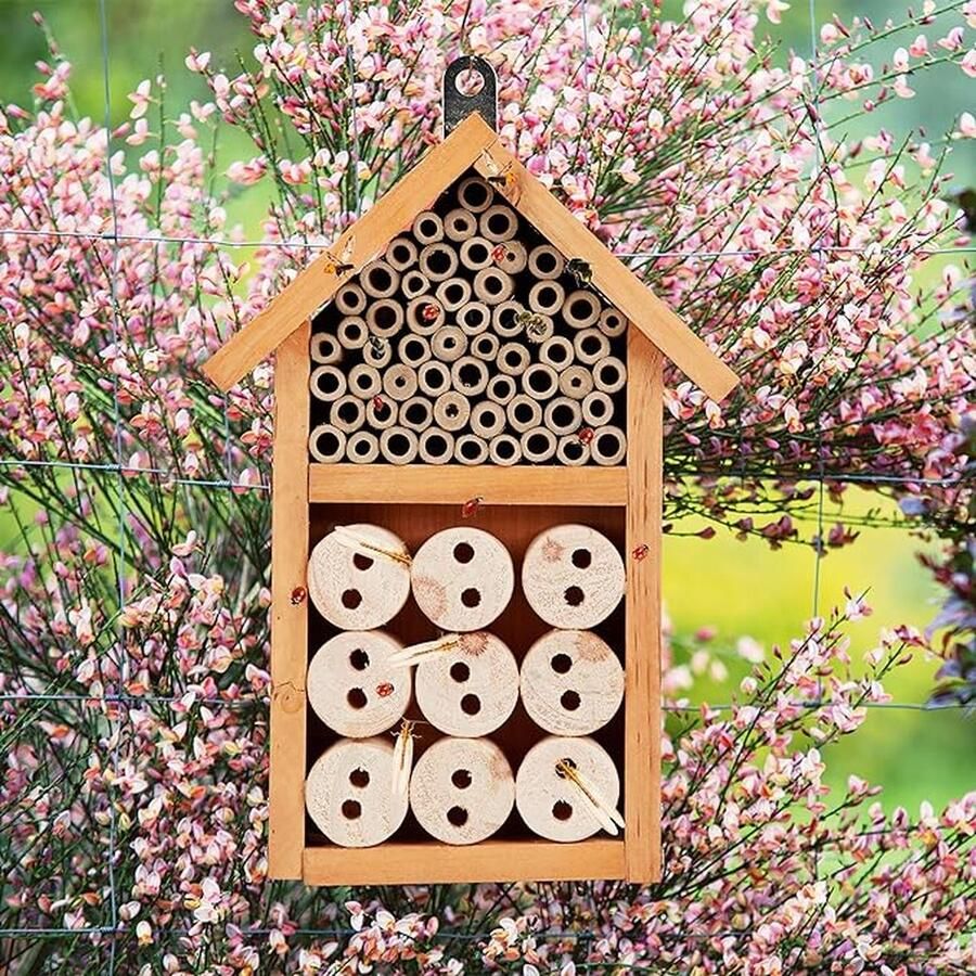 Insectenhotel Design insectenhotel met natuurlijke materiaal Voor bijen lieveheersbeestjes en vlinders Om op te hangen 26 x 16 x 6 cm