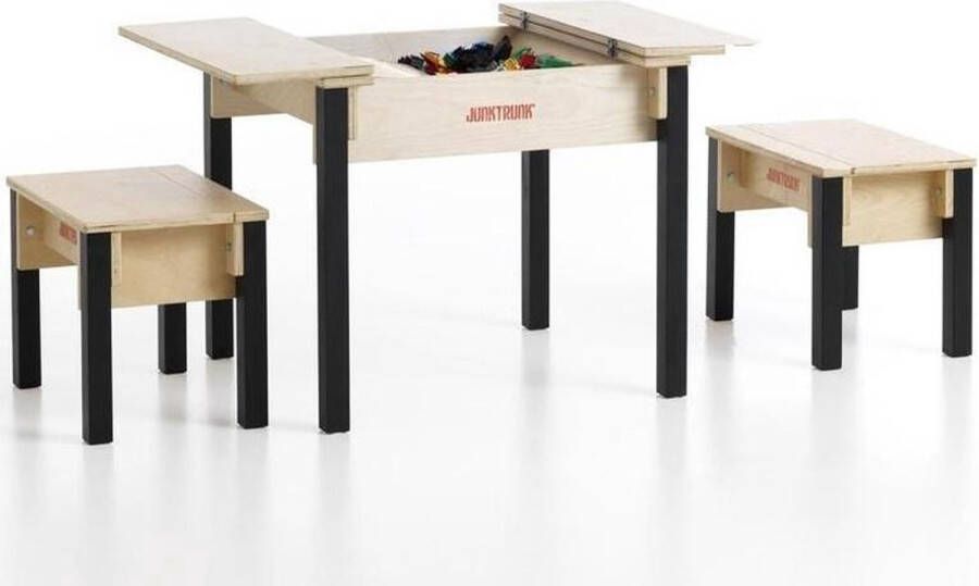 Kindertafel met 2 houten hockers