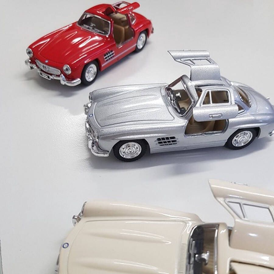 Kinsmart Mercedes-Benz 300SL 1954 die-cast sportwagen met pull-back motor leverbaar in 3 kleuren schaal 1:36