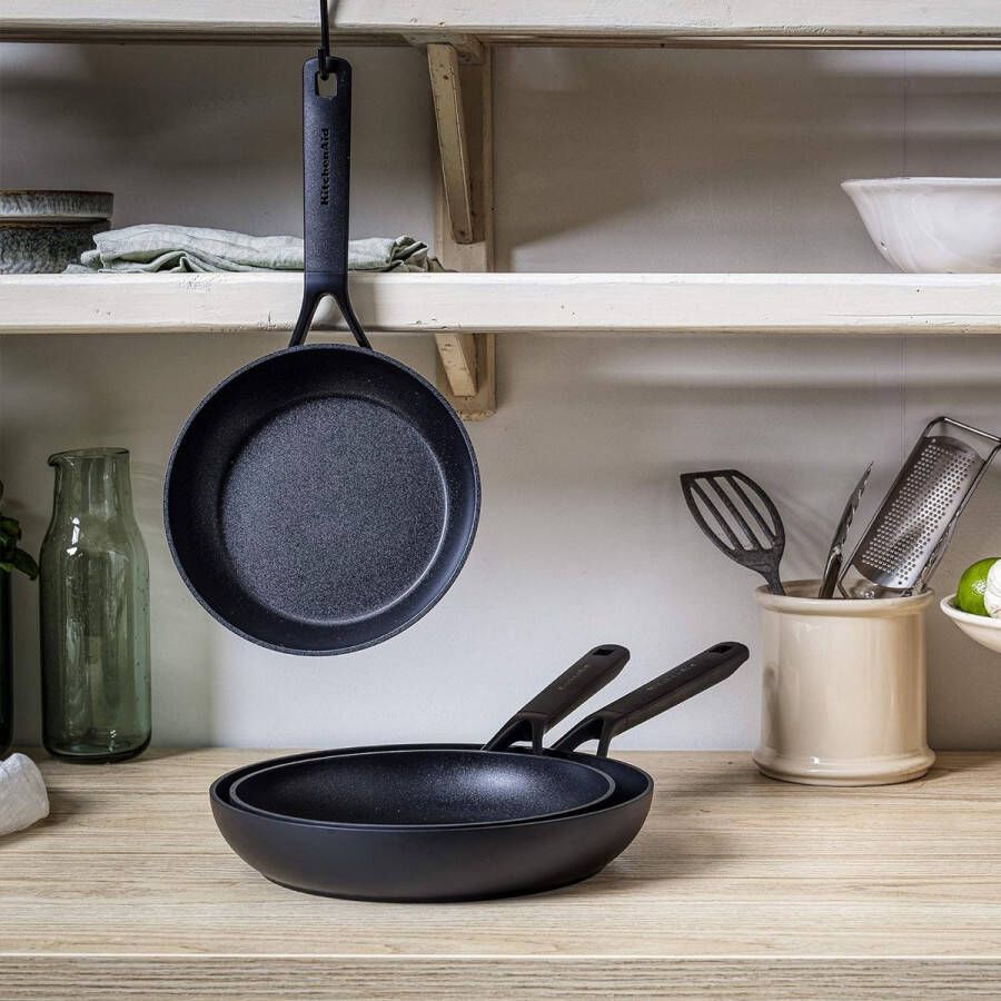 KitchenAid Classic Forged Aluminium 3-lagige Duitse koekenpan met antiaanbaklaag van 28 cm inductie vaatwasmachinebestendig ovenbestendig zwart