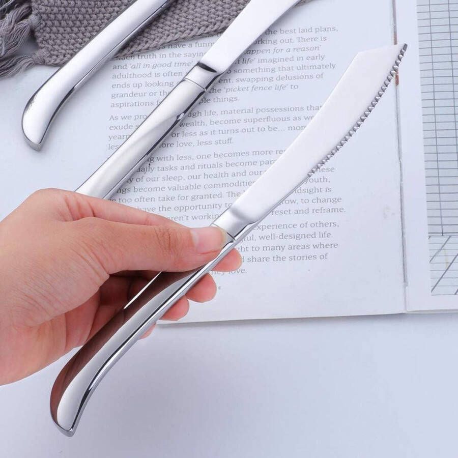 Kleurrijke roestvrij stalen steakmessen set van 8 Gemengde kleuren Menumessen met gekarteld tafelmes 23 cm lang Creatieve stijl Vaatwasmachinebestendig
