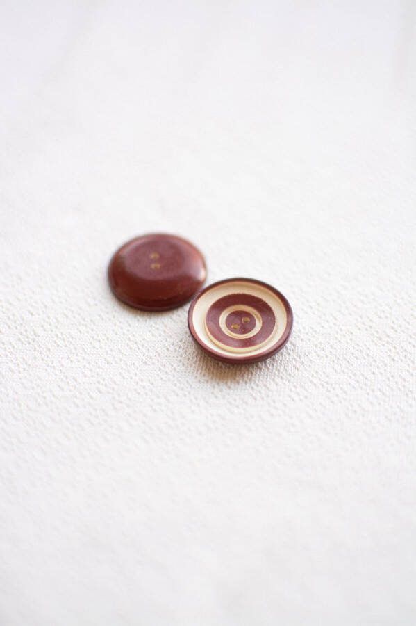 Knopen 10 stuks 22mm bordeaux met beige cirkels en twee gaatjes knoop voor naaien
