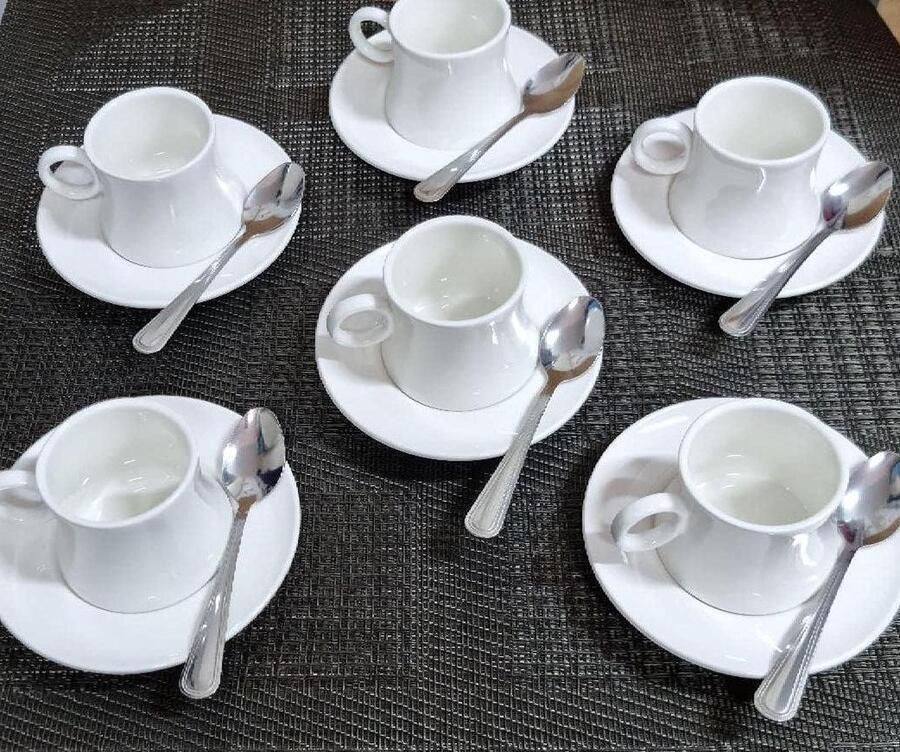 Koffiekopjes met schoteltje Set van 6 wit keramiek inclusief metalen koffielepels moderne koffieset cadeauset voor espresso solo gesneden koffiekopjes set van 6