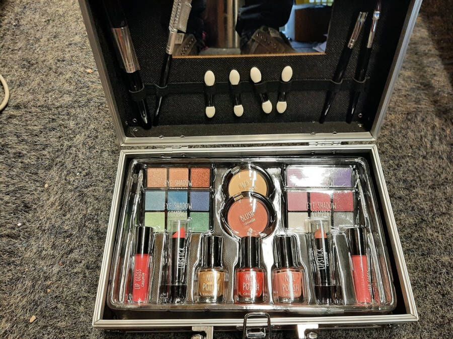 Make-up koffer aluminium gevuld