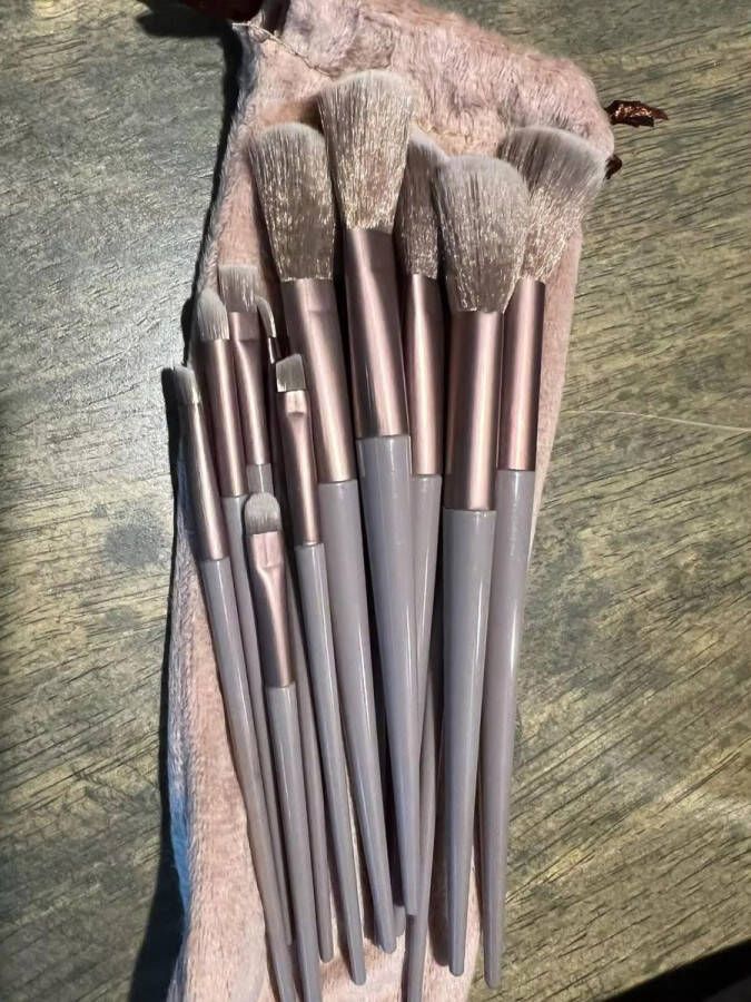 Makeup Brush Set Soft Fluffy Professional Cosmetic Foundation Powder Eyeshadow Kabuki Blending Make Up Brush Beauty Tool Makeup 8 PCS
