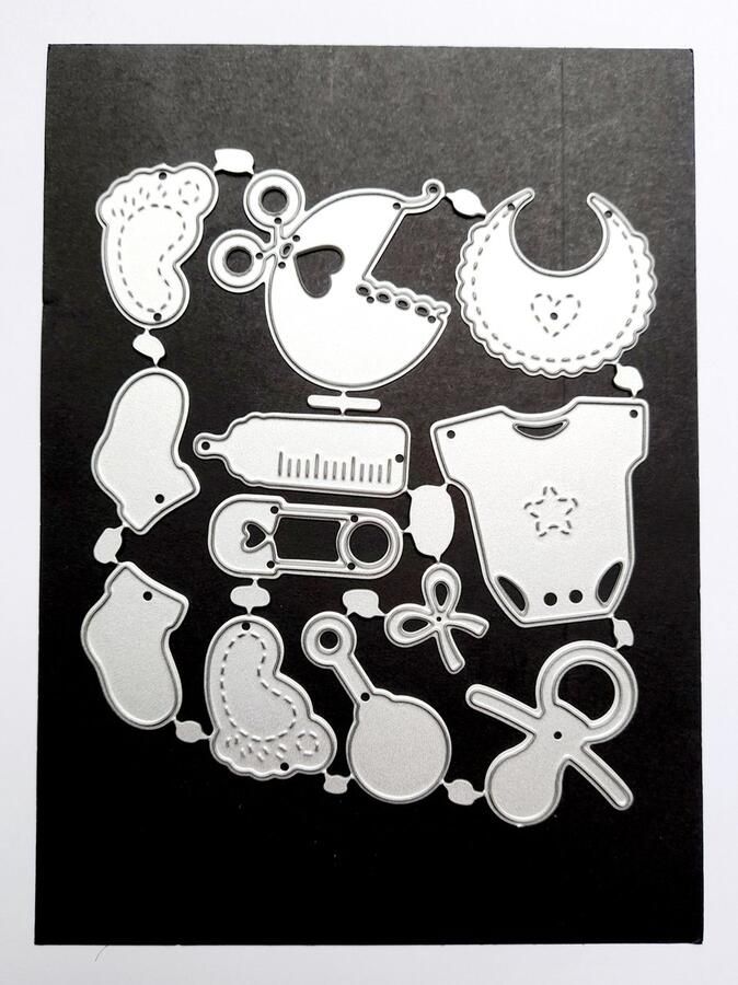 Metalen snijmal baby figuurtjes baby 12 stuks wiegje slabbertje speen rompertje flesje embossing kaarten maken scrapbooking