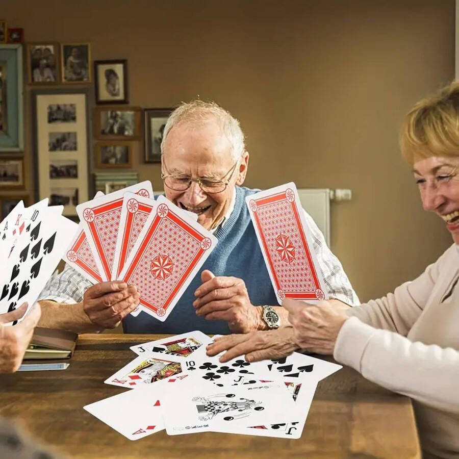 MGM Trading Enorme Speelkaarten Groot Pokerspel Overmaats Kaartspel 4X Groter Dan Normaal Feestartikelen Voor Huwelijksverjaardag Feestartikelen Voor Verjaardagsfeest Feestartikelen Voor Zomervakantie Themafeestdecoratie