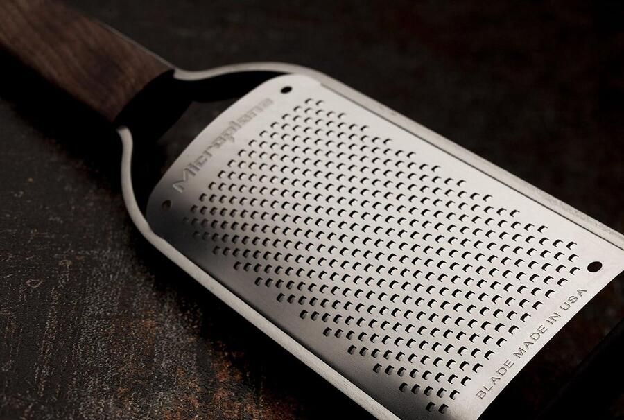 Microplane Keukenrasp fijn harde kaas citrusvruchten knoflook chili Master Serie walnotenhout roestvrij staal