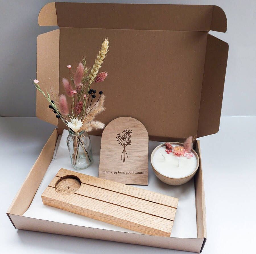 Moederdag geschenkbox geschenkset cadeaubox voor mama met handgemaakte producten droogbloemen kaars met droogbloemen houten wenskaart fotoplank memory shelf herinneringsplankje