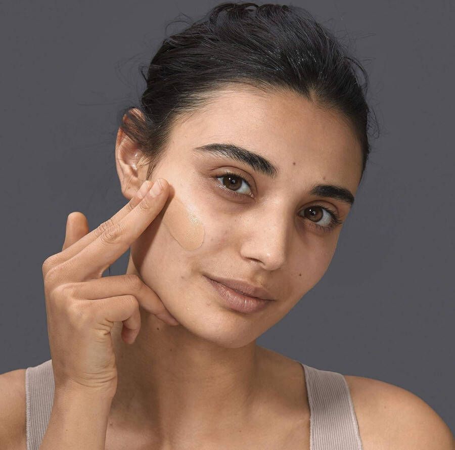 New York Dream Radiant Liquid Foundation 48 Sun Beige Hyaluronzuur Droge Huid 30 ml hangmat