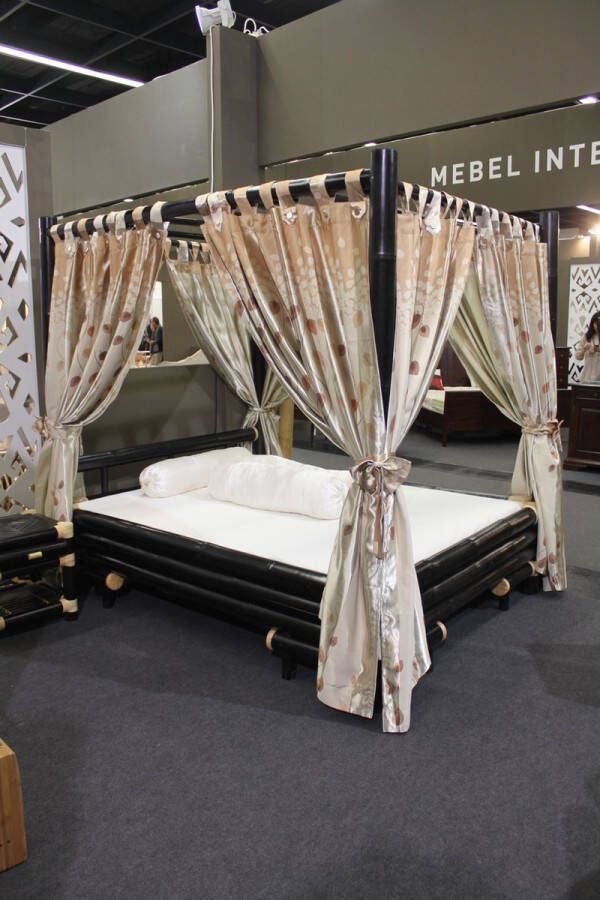 Donkere bamboe Queen Size bamboebed 2-persoonsbed binnen matrasmaat 160x200 Compleet met matras en lattenbodem met bezorging en montage