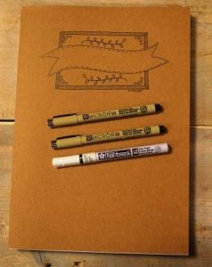 Oefenblok handlettering papier wit recyling bruin en zwart in zowel papier als karton op A4 formaat + 3 handlettering pennen.