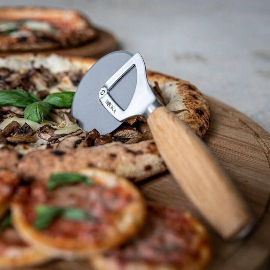 Pizza Cutter Oslo+ Non-stick BSF™ Not Rattling Very Sharp Stylish Oak & Stainless Steel