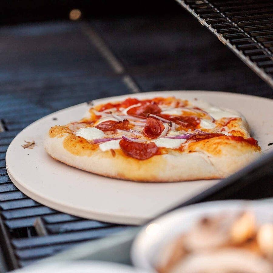 Pizzasteen voor oven XL van natuursteen Pizzabakplaat voor in de oven of op barbecue Inclusief receptenboek Diameter 305 cm pizza stone