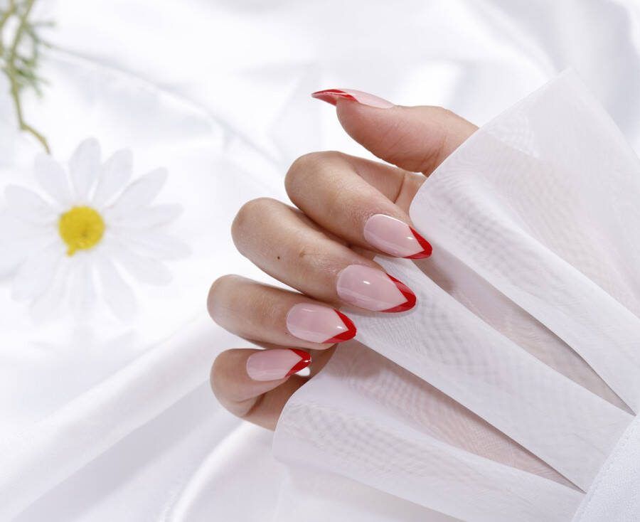 Press On Nails Belle Red French Plaknagels Trendy Ovaal Plaknagels met lijm Kunstnagels Nepnagels Xpressnails.nl