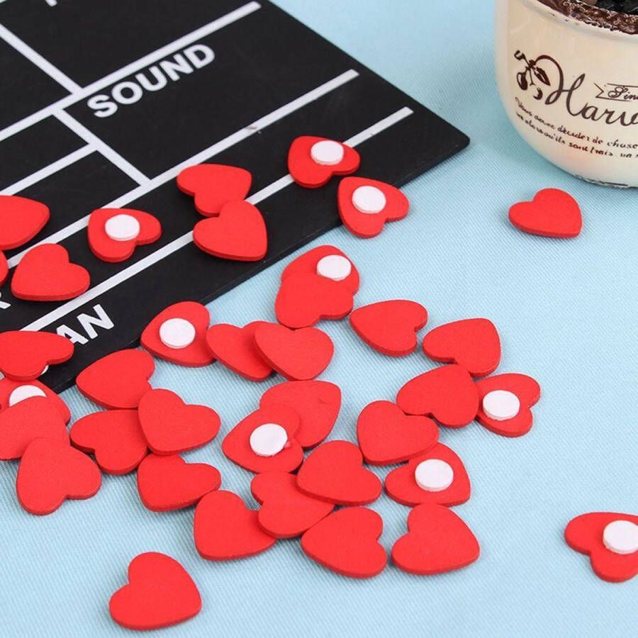 Rode houten hartjes stickers 100 stuks | Bruiloft decoratie scrapbooking Valentijn liefde